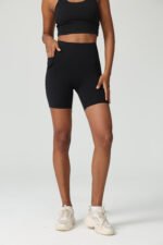 Shorts  "Essential Fit" – Talle Alto, Compresión Suave y Efecto Moldeador - Imagen 3