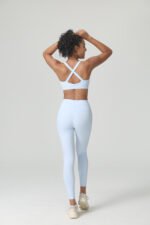 Top Deportivo "Asymmetric Balance" – Soporte de Medio Impacto con Textura Dinámica - Imagen 2